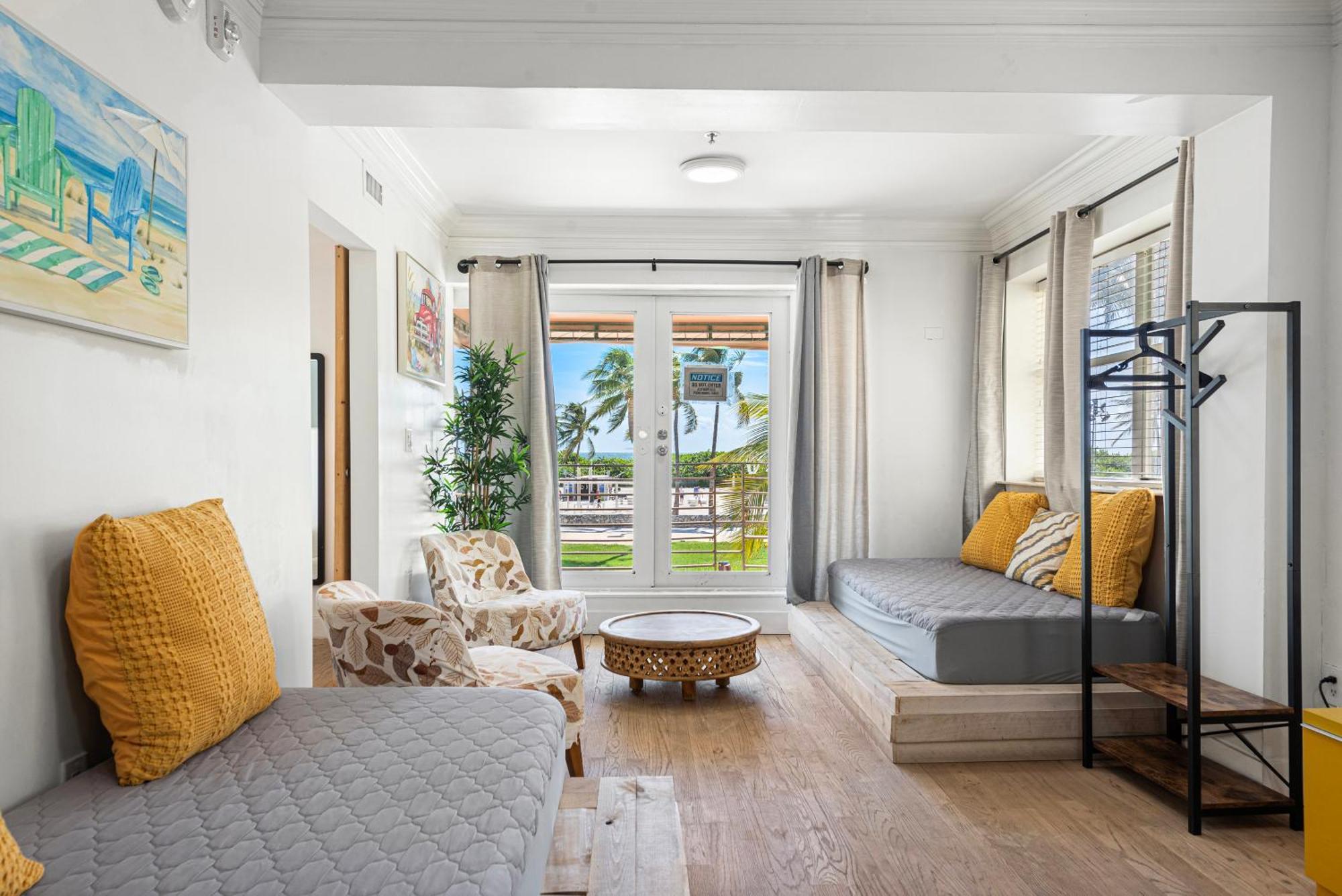Ocean Drive Apartment Suites In マイアミビーチ エクステリア 写真