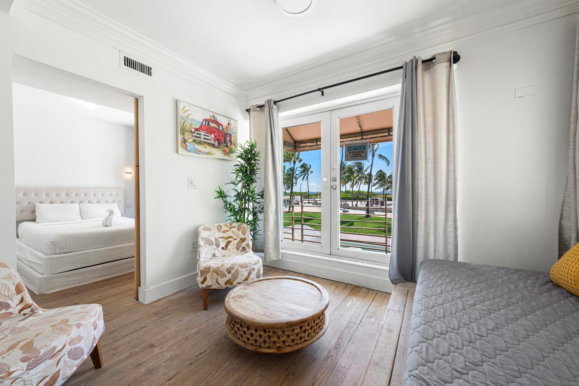 Ocean Drive Apartment Suites In マイアミビーチ エクステリア 写真