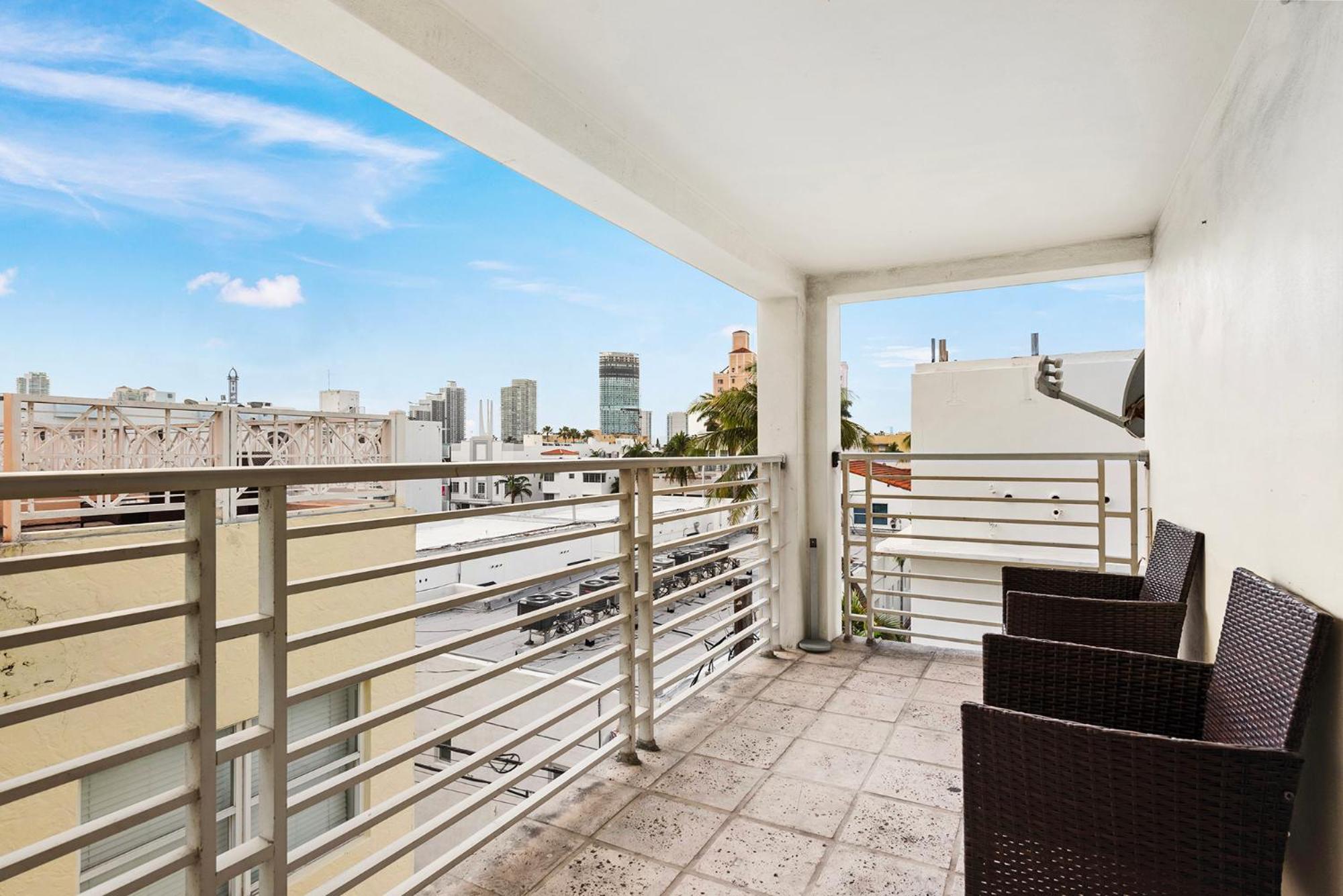 Ocean Drive Apartment Suites In マイアミビーチ エクステリア 写真